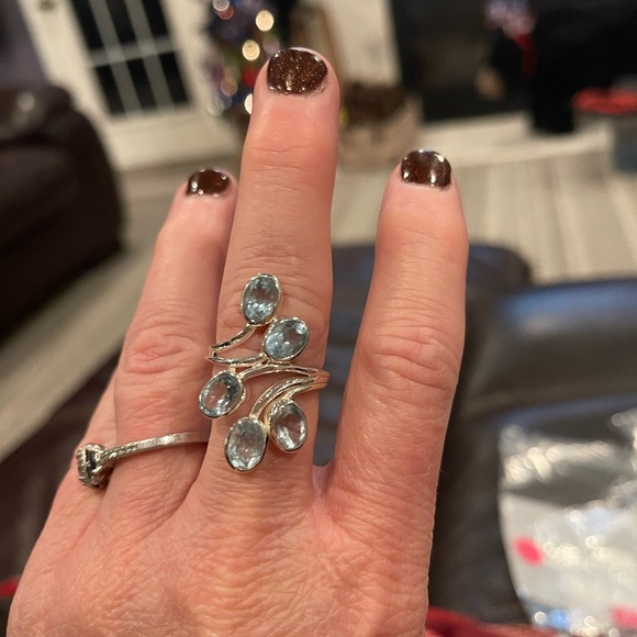 Stunning Genuine Blue Topaz Ring - Picture 3 of 5